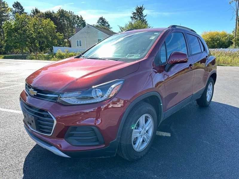 2021 Chevrolet Trax LT photo 2