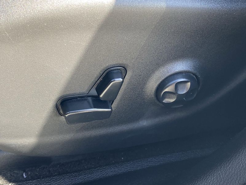 Used 2019 Jeep Cherokee Latitude PlusImage 16