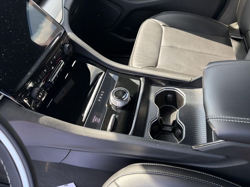 Used 2024 Jeep Grand Cherokee L LimitedImage 34