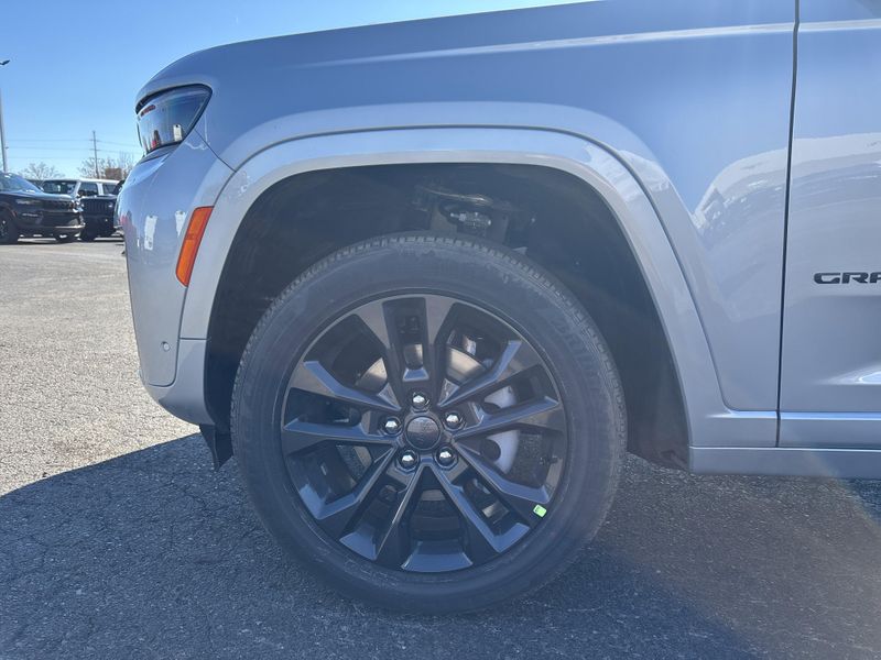 New 2026 Jeep Grand Cherokee Limited Reserve 4x4Image 15
