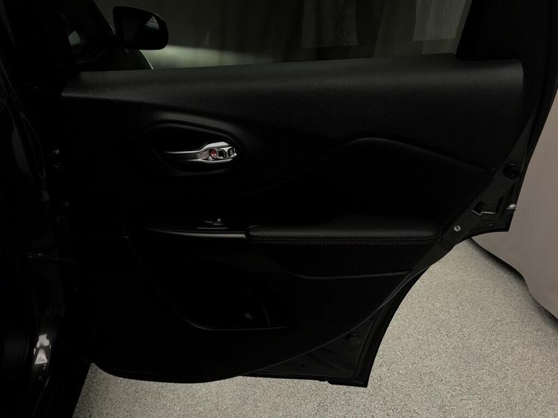 Used 2022 Jeep Cherokee TrailhawkImage 15