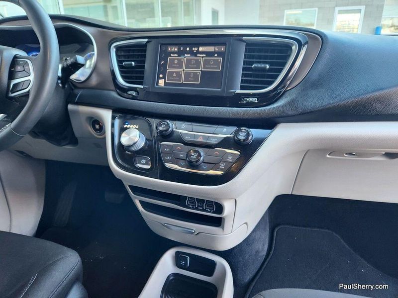 2022 Chrysler Voyager LXImage 46