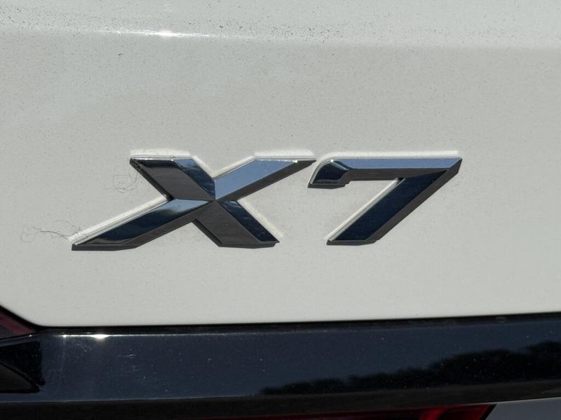 2022 BMW X7 xDrive40iImage 13