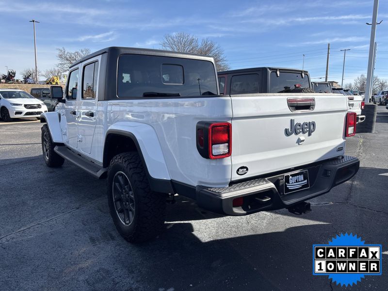 Used 2022 Jeep Gladiator OverlandImage 10