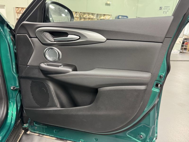 New 2025 Alfa Romeo Tonale Intensa Hybrid EawdImage 8