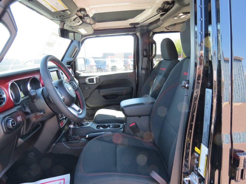 2023 Jeep Gladiator Rubicon 4x4 4dr Crew Cab 5.0 ft. SBImage 11