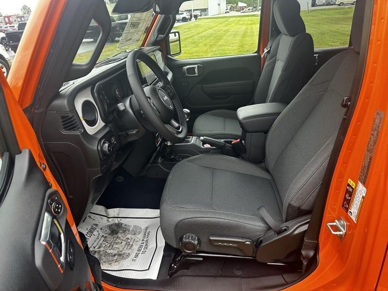 2025 Jeep Wrangler Unlimited Willys photo 10