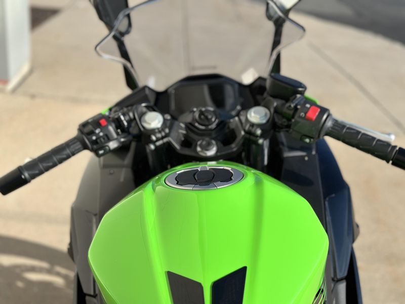 2024 Kawasaki Ninja 500 KRT Edition ABSImage 6