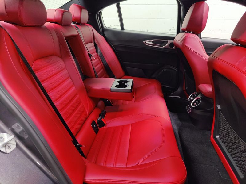 Used 2026 Alfa Romeo Giulia Q4 AWD w/SunroofImage 14