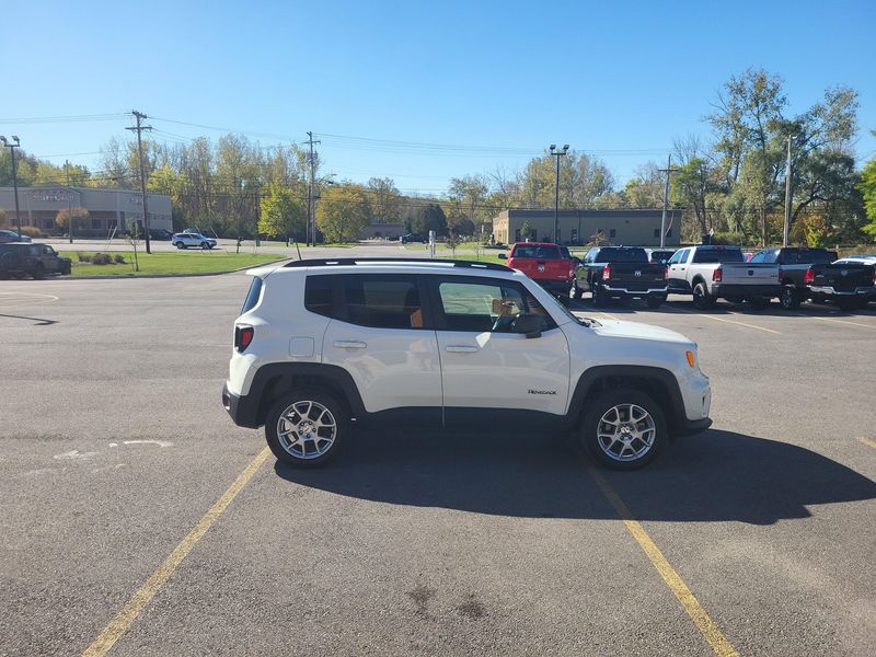 Used 2023 Jeep Renegade LatitudeImage 16