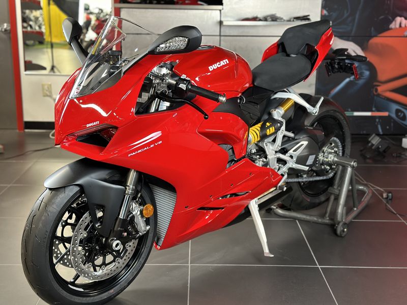 2025 Ducati PANIGALE V2 Image 2