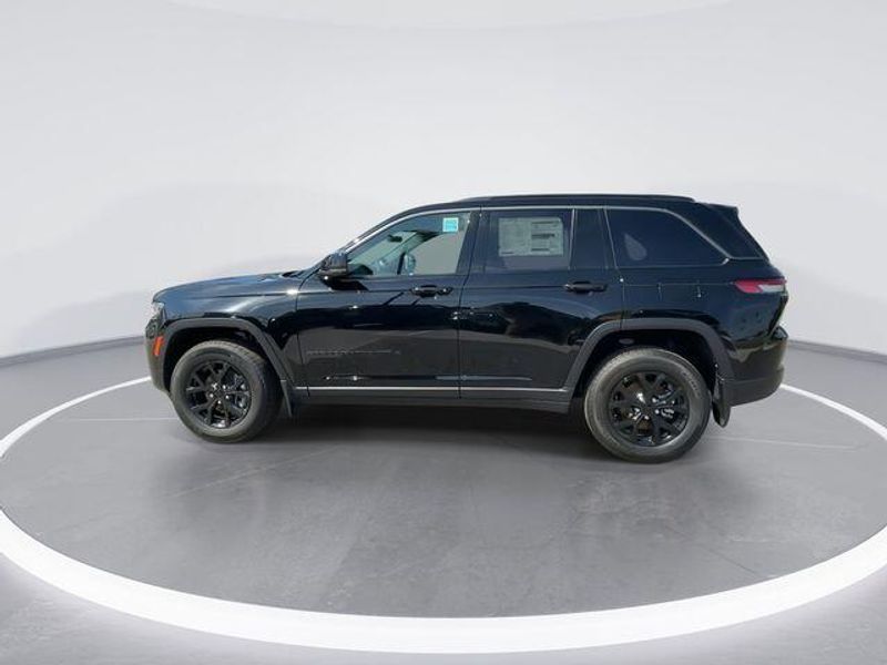 New 2026 Jeep Grand Cherokee Laredo Altitude 4x2Image 5