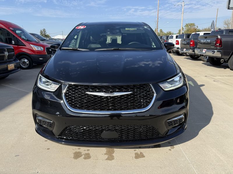 Used 2026 Chrysler Pacifica SelectImage 32