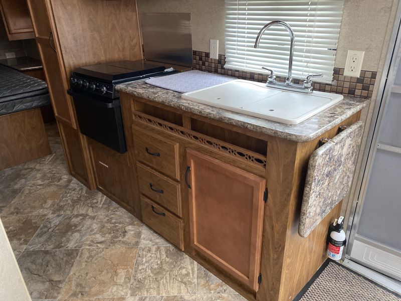 Used 2014 OUTDOORS RV CREEKSIDE 20FQ Image 8