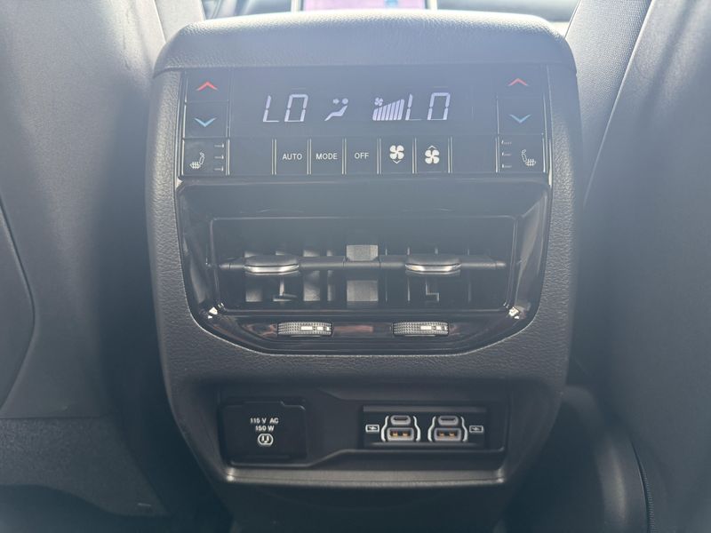 Used 2022 Jeep Grand Cherokee 4xe OverlandImage 12