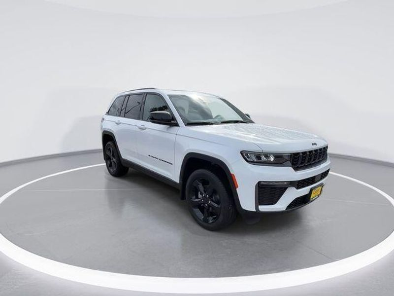 New 2026 Jeep Grand Cherokee Limited 4x2Image 2
