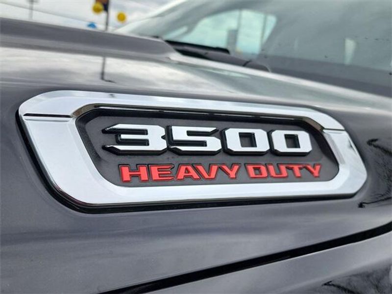 2024 RAM 3500 LaramieImage 32