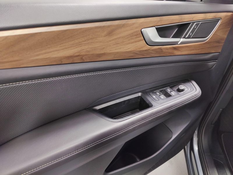 Used 2025 Volkswagen Atlas SE 4-Motion AWDImage 23