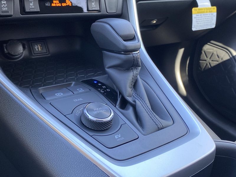 New 2025 Toyota RAV4 Hybrid XLEImage 18