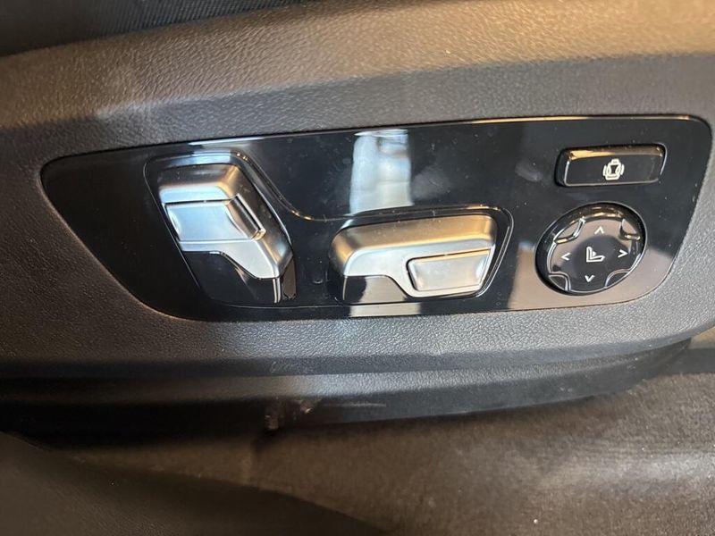 2025 BMW X5 xDrive40i M PACKAGE