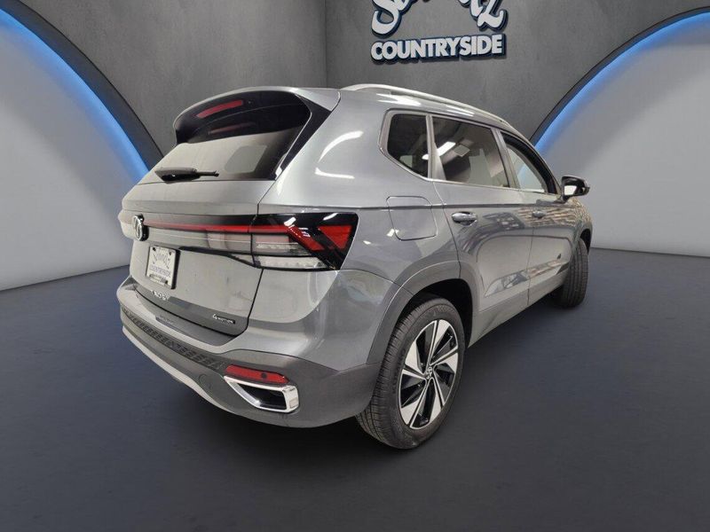 Used 2025 Volkswagen Taos SE 4-Motion AWDImage 11