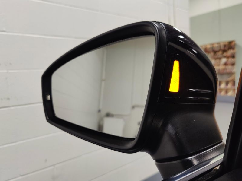 Used 2020 Volkswagen Tiguan SE AWD w/SunroofImage 9