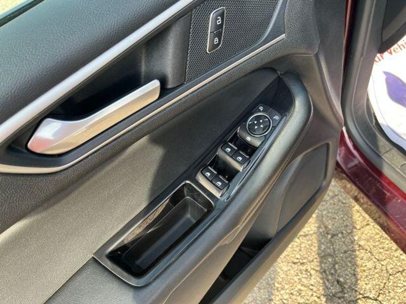 2020 Ford Edge SEL photo 15