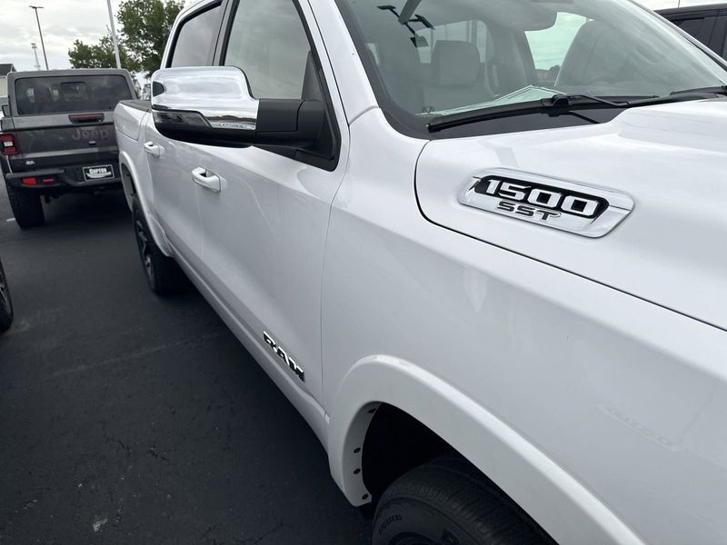 2025 RAM 1500 Laramie Crew Cab 4x4 5