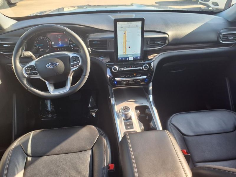 2022 Ford Explorer LimitedImage 7
