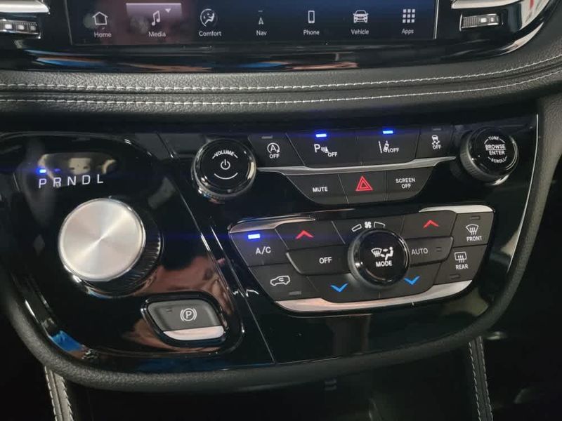 2026 Chrysler Pacifica Limited photo 19