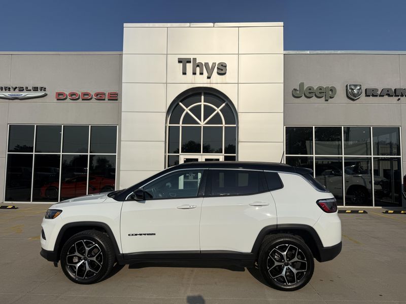 Used 2025 Jeep Compass LimitedImage 31