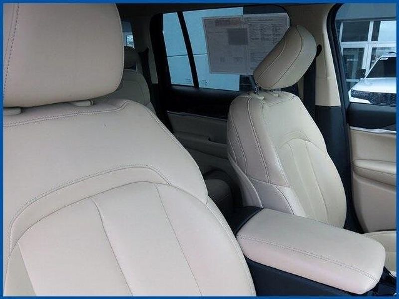 Used 2022 Jeep Grand Cherokee LimitedImage 9