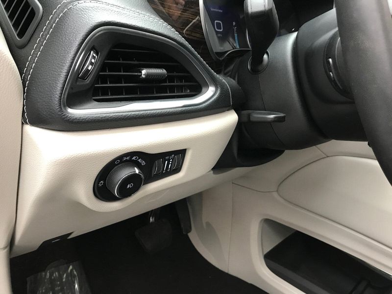 2023 Chrysler Pacifica LimitedImage 4