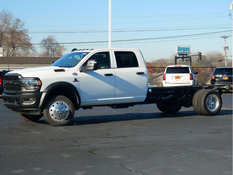 2024 RAM 5500 Tradesman Chassis Crew Cab 4x4 84