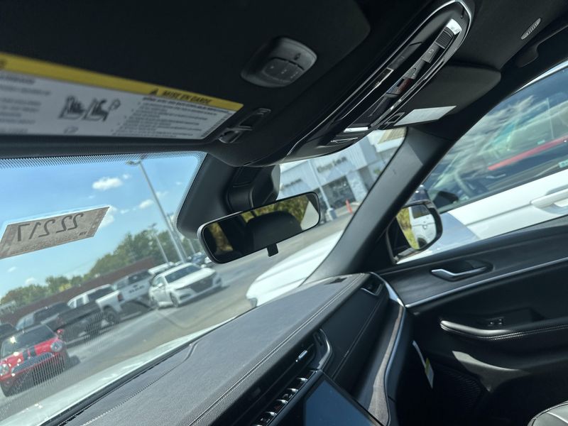 New 2025 Jeep Grand Cherokee L Limited 4x4Image 34