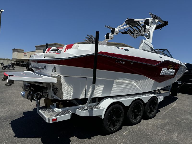 2025 MALIBU WAKESETTER M42 WHITE Image 6