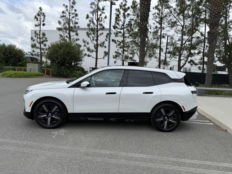 2025 BMW iX xDrive50Image 9