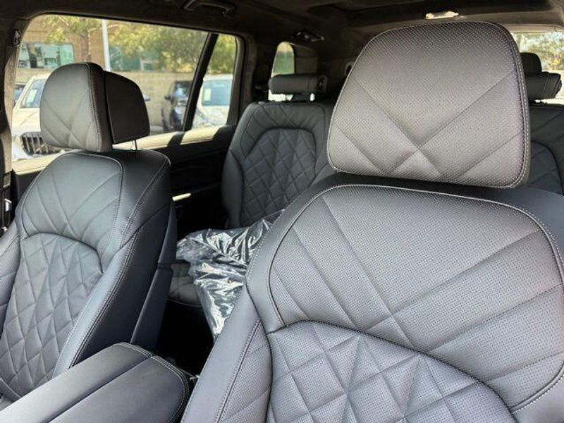 New 2026 BMW X7 xDrive40iImage 17