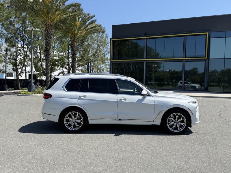 2025 BMW X7 xDrive40iImage 5