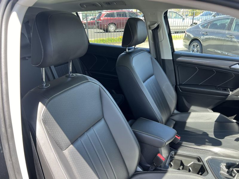 2022 Volkswagen Tiguan SEImage 32