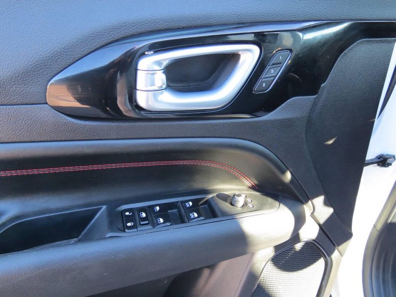 Used 2025 Jeep Compass Trailhawk 4x4 4dr SUVImage 15