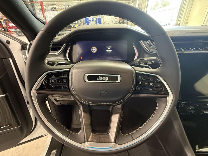 Used 2023 Jeep Grand Cherokee OverlandImage 28