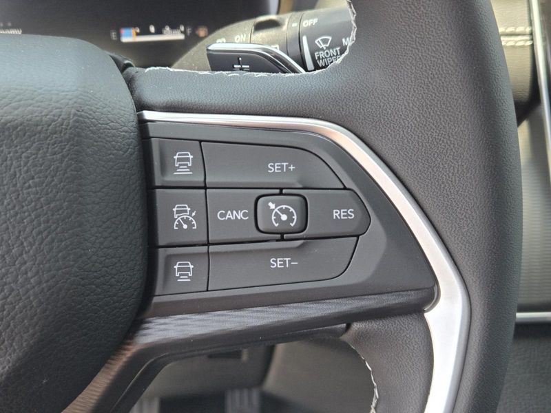 New 2026 Jeep Grand Cherokee L Laredo 4x2