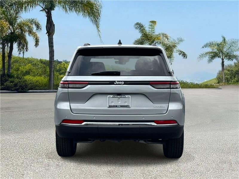 New 2026 Jeep Grand Cherokee Laredo 4x2