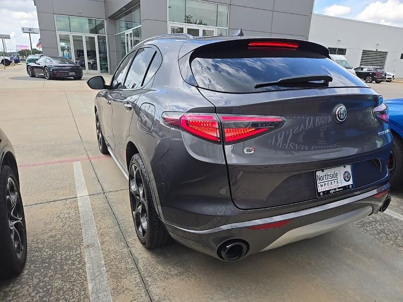 2024 Alfa Romeo Stelvio TiImage 4