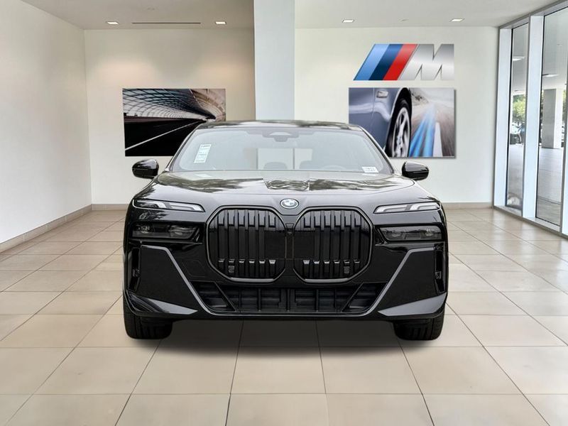 2025 BMW i7 eDrive50Image 3