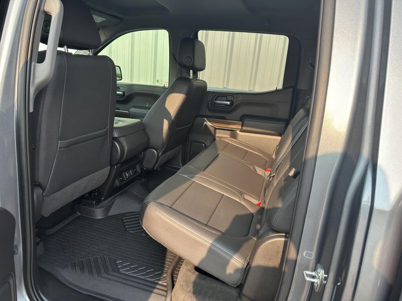 2022 Chevrolet Silverado LT photo 13