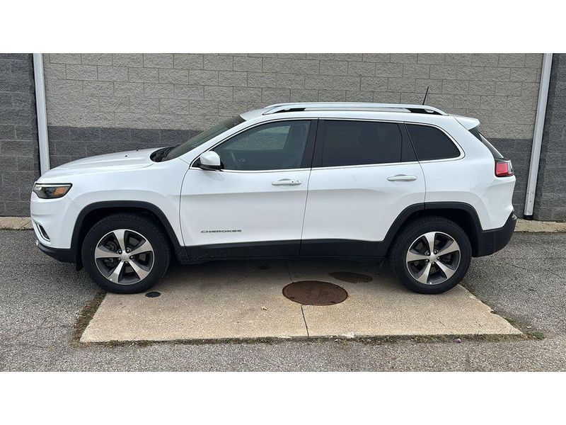 Used 2020 Jeep Cherokee LimitedImage 2