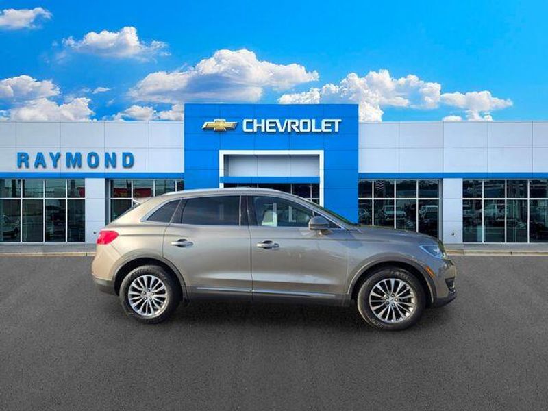 Used 2017 Lincoln MKX SelectImage 2