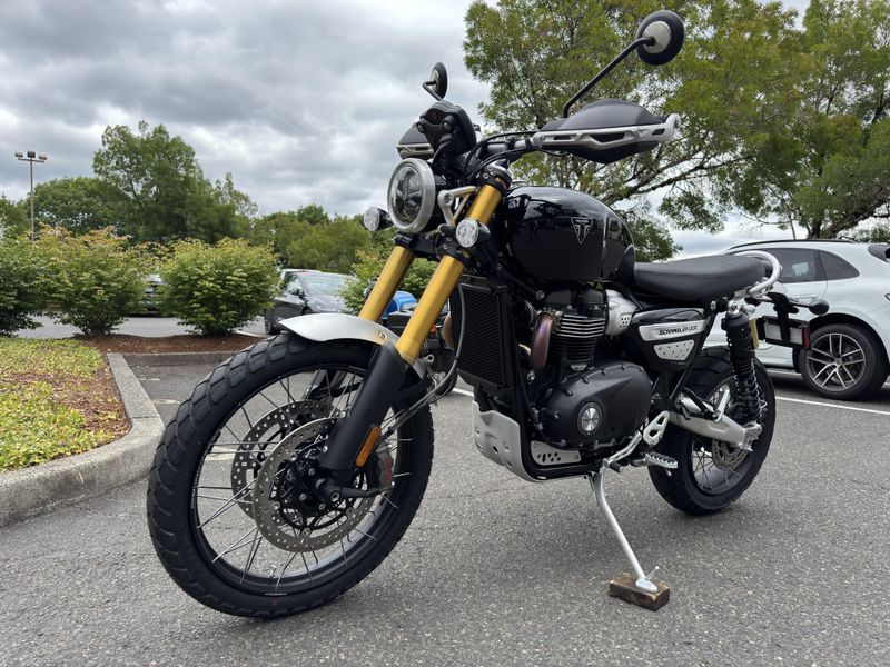 2025 Triumph Scrambler 1200 XE - SAPPHIRE BLACK 